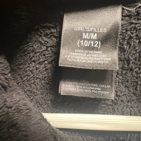 * Girls Black Fleece North Face Jacket - Picture 2 of 4